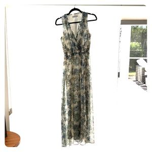 Sleeveless maxi dress for spring